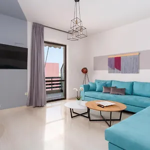 Nima1 4 Bedroom Centraly Located In Apartment