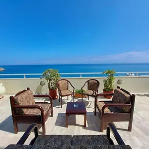 Seaview Flora's Luxury Apartment-300meters From The Apartment